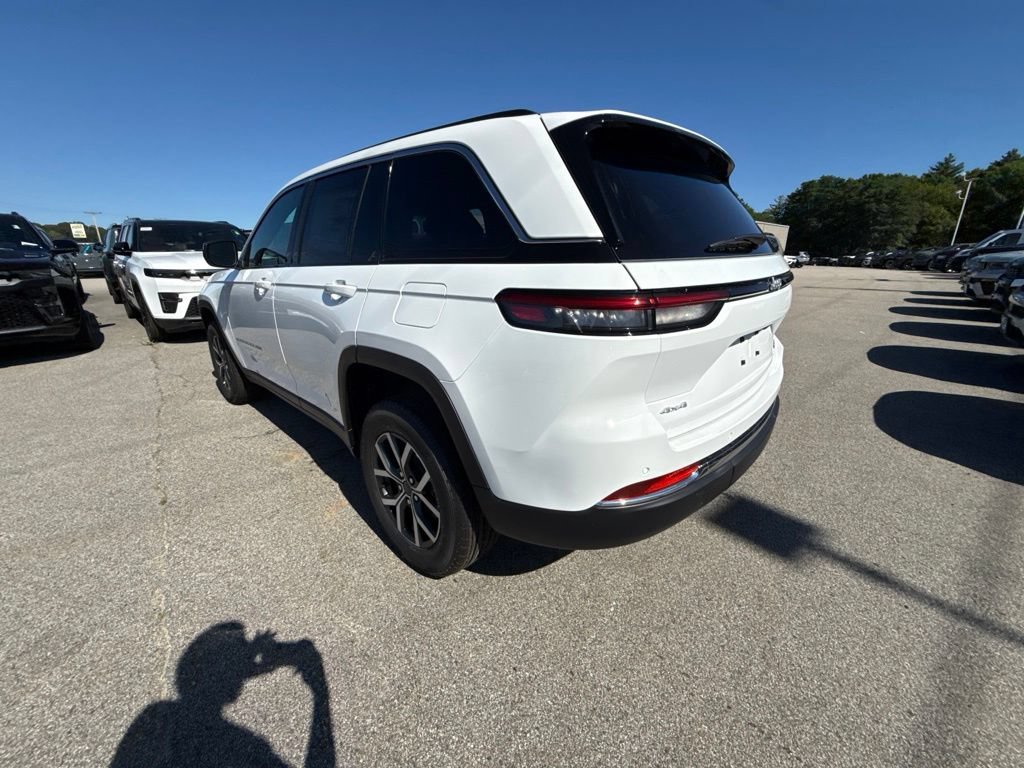 New 2027 Jeep Grand Cherokee Laredo X AWD/4WD image 3