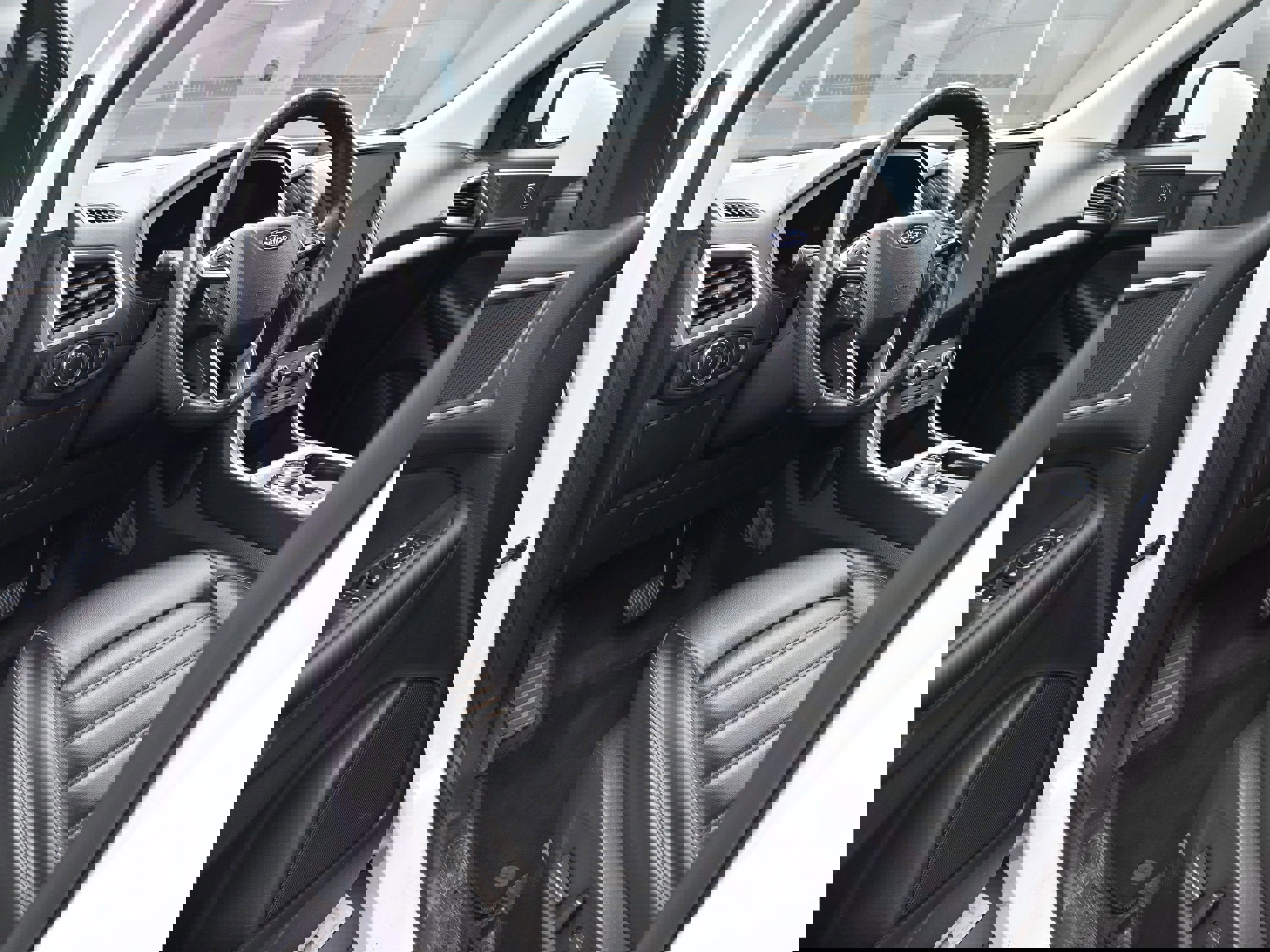 Used 2023 Ford Edge SEL image 9