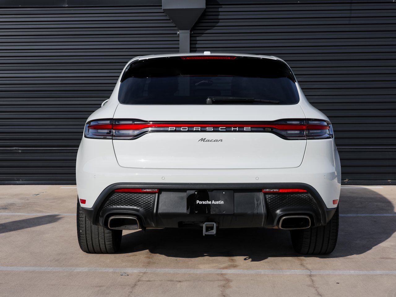 Certified 2023 Porsche Macan image 6