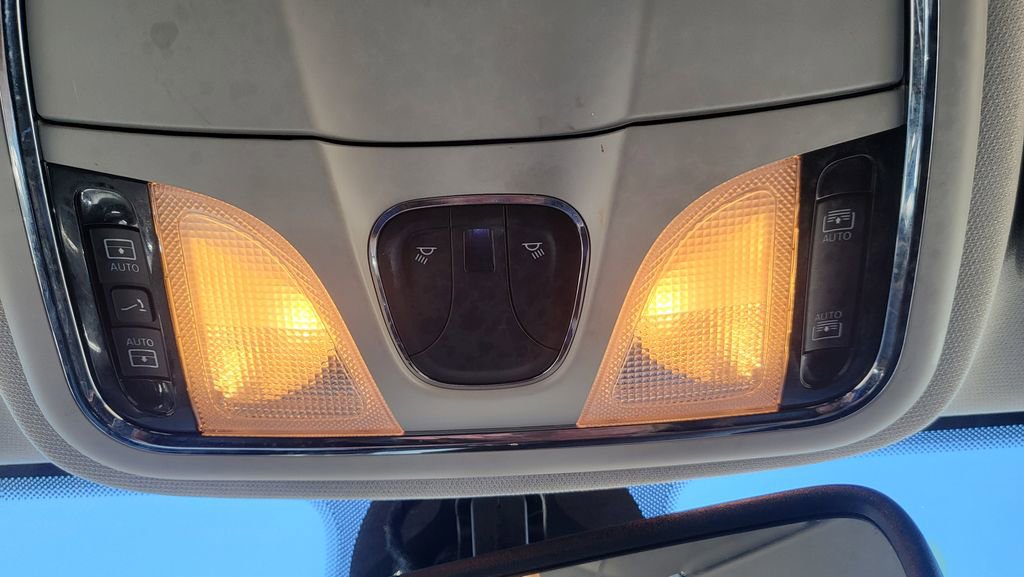 Used 2019 Jeep Cherokee Limited image 38