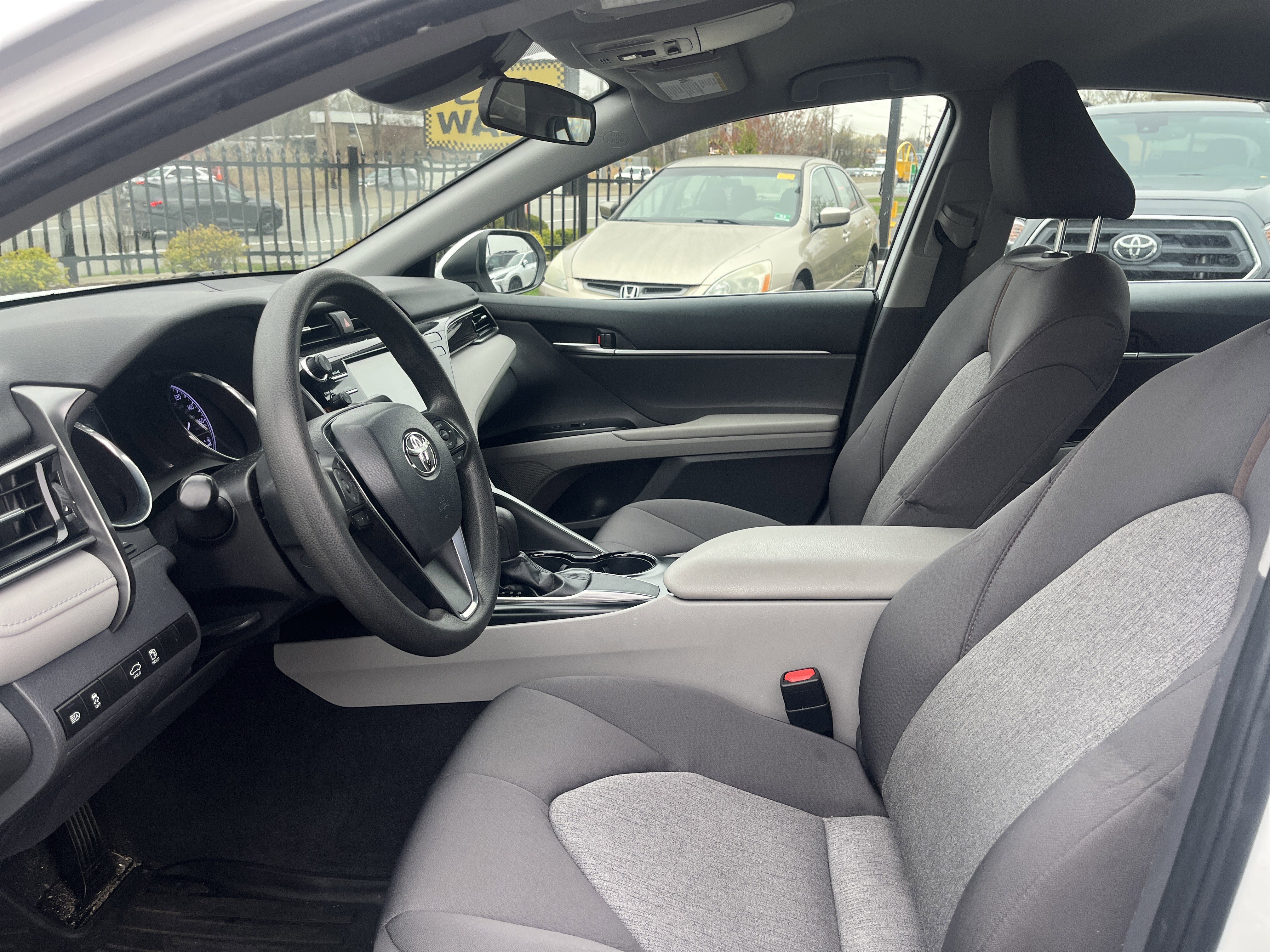 Used 2019 Toyota Camry LE image 5