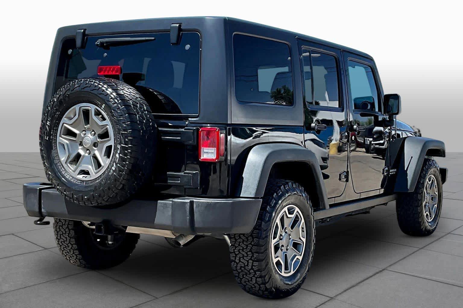 Used 2016 Jeep Wrangler Unlimited Rubicon w/ Connectivity Group image 12