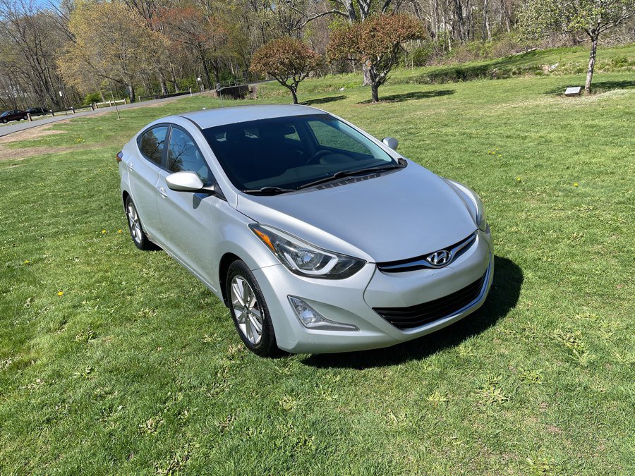 Used 2015 Hyundai Elantra SE w/ Option Group 02 FWD image 2
