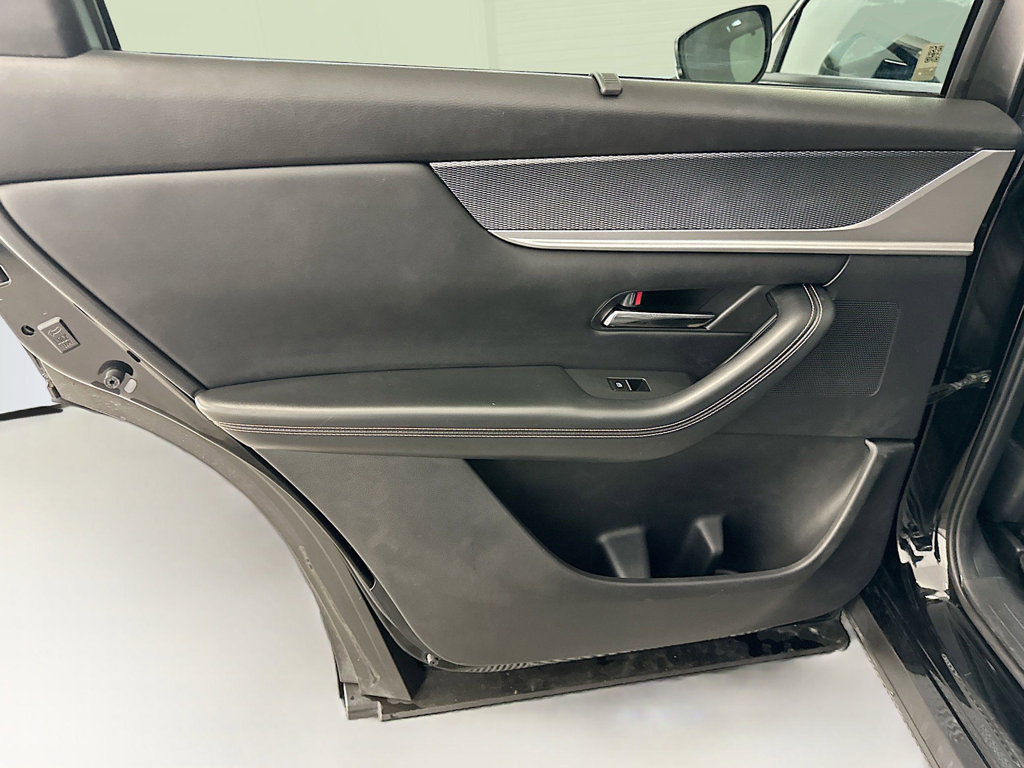 Used 2024 MAZDA CX-90 Plug-In Hybrid w/ Premium Pkg image 28