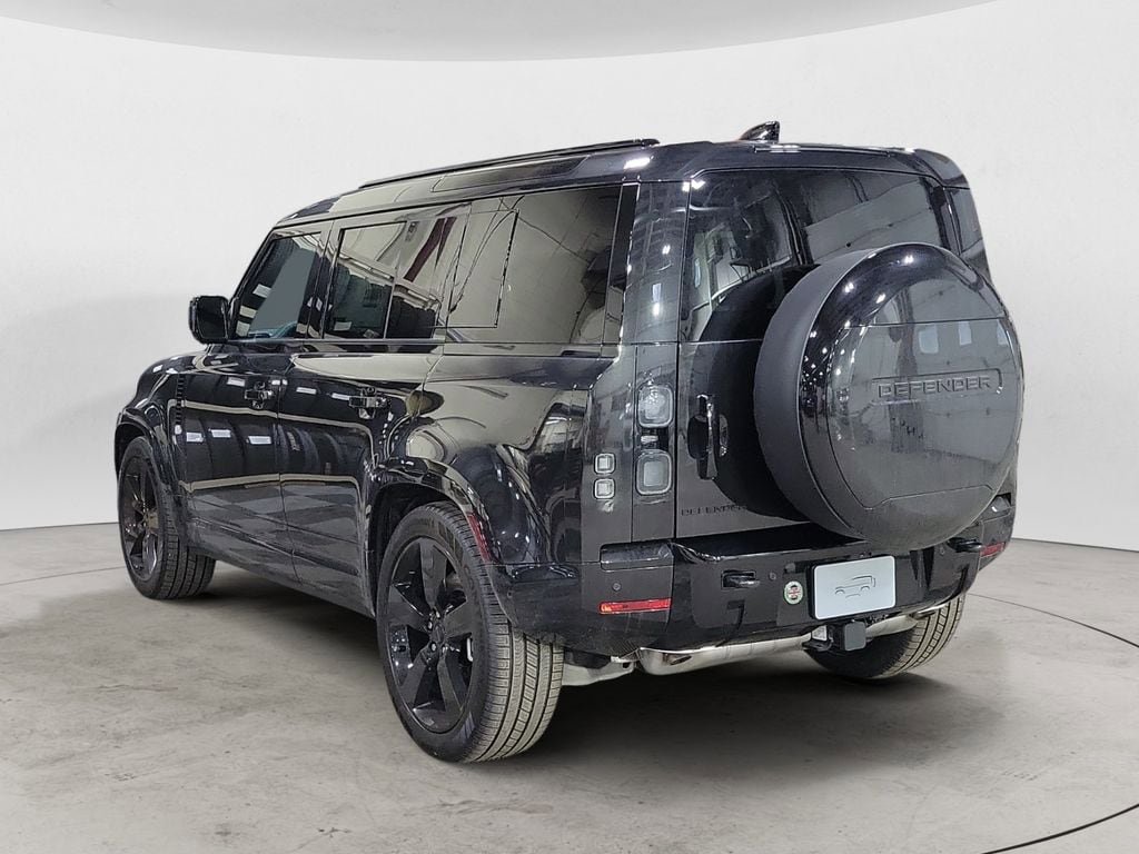 New 2026 Land Rover Defender 110 X-Dynamic SE image 3