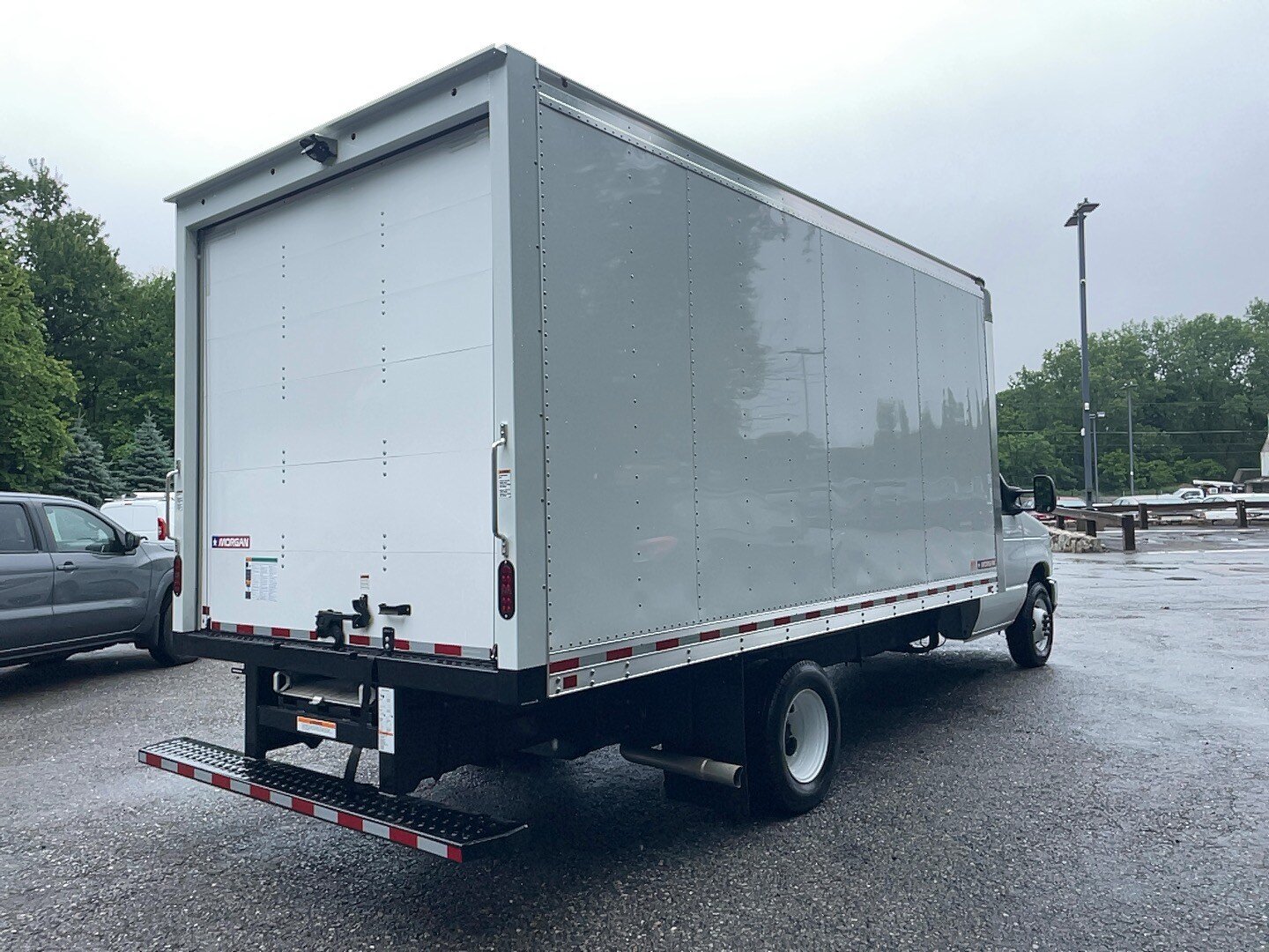 Used 2026 Ford E-350 and Econoline 350 Super Duty w/ Interior Upgrade Package RWD image 18