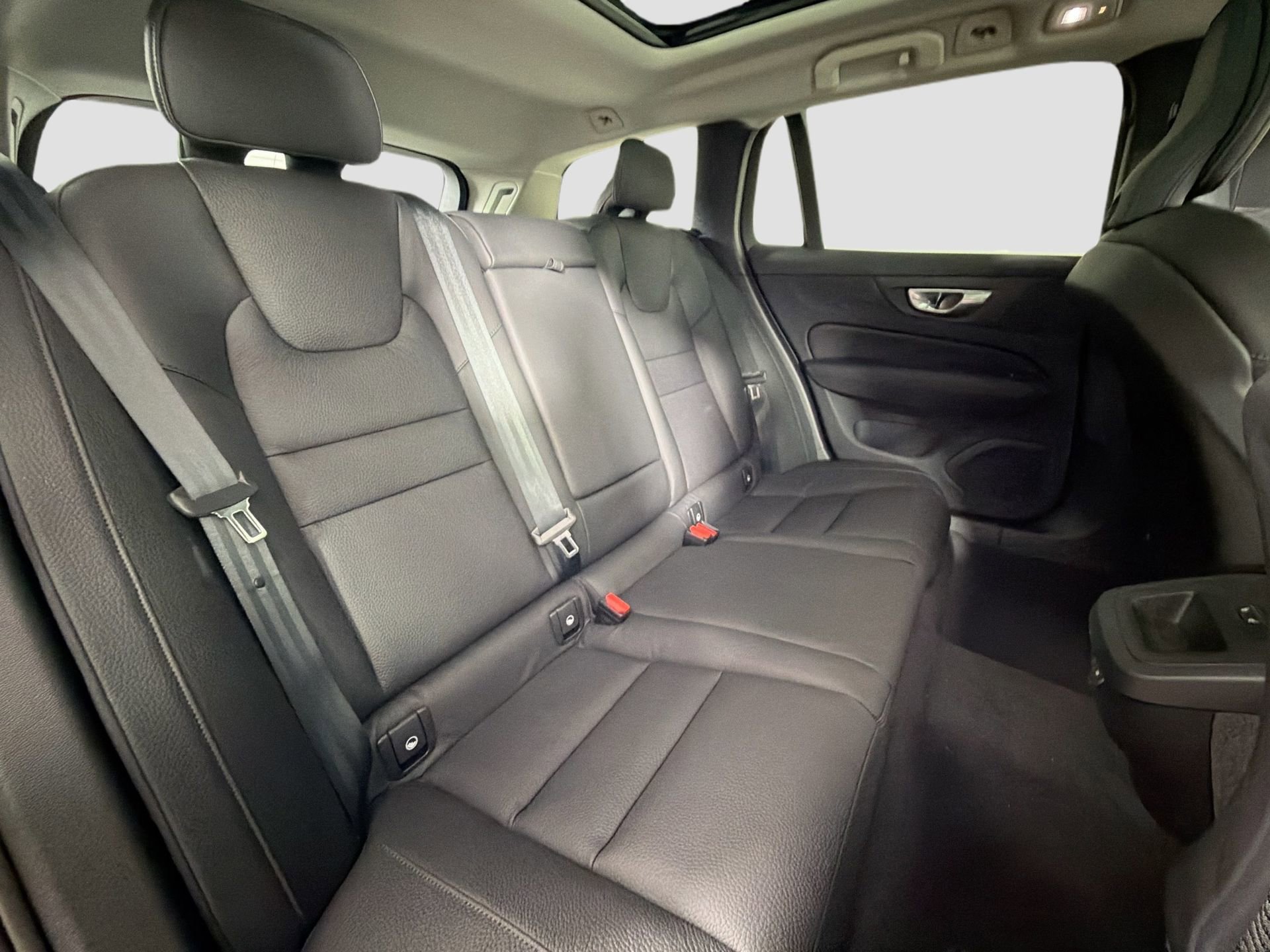 New 2026 Volvo V60 B5 Cross Country Plus w/ Protection Package Premier image 25