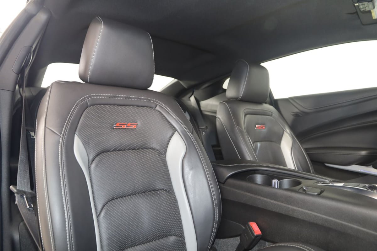 Used 2018 Chevrolet Camaro SS RWD image 14
