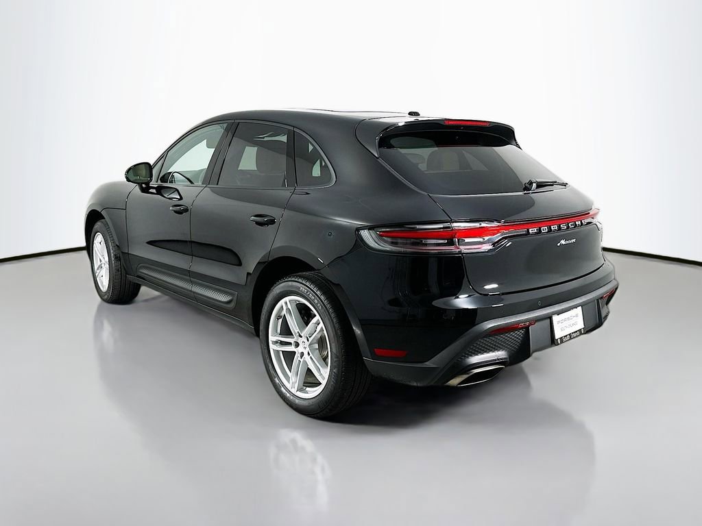 Used 2025 Porsche Macan image 3