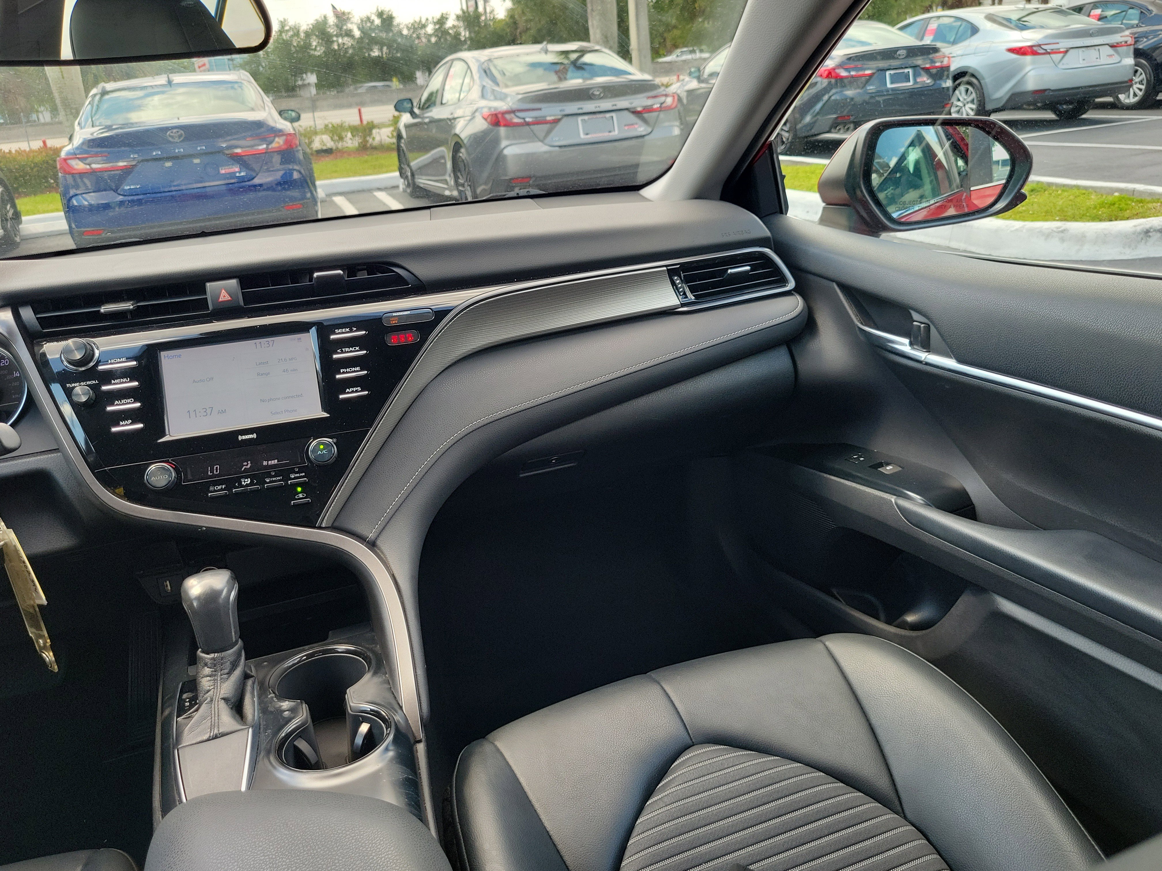 Used 2020 Toyota Camry SE FWD image 17