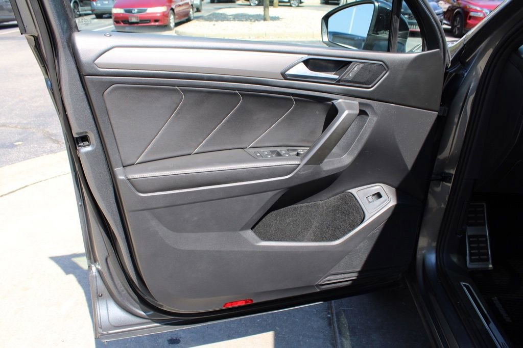 Used 2022 Volkswagen Tiguan SE R-Line image 20