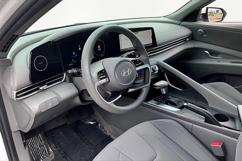 Used 2024 Hyundai Elantra SEL image 14