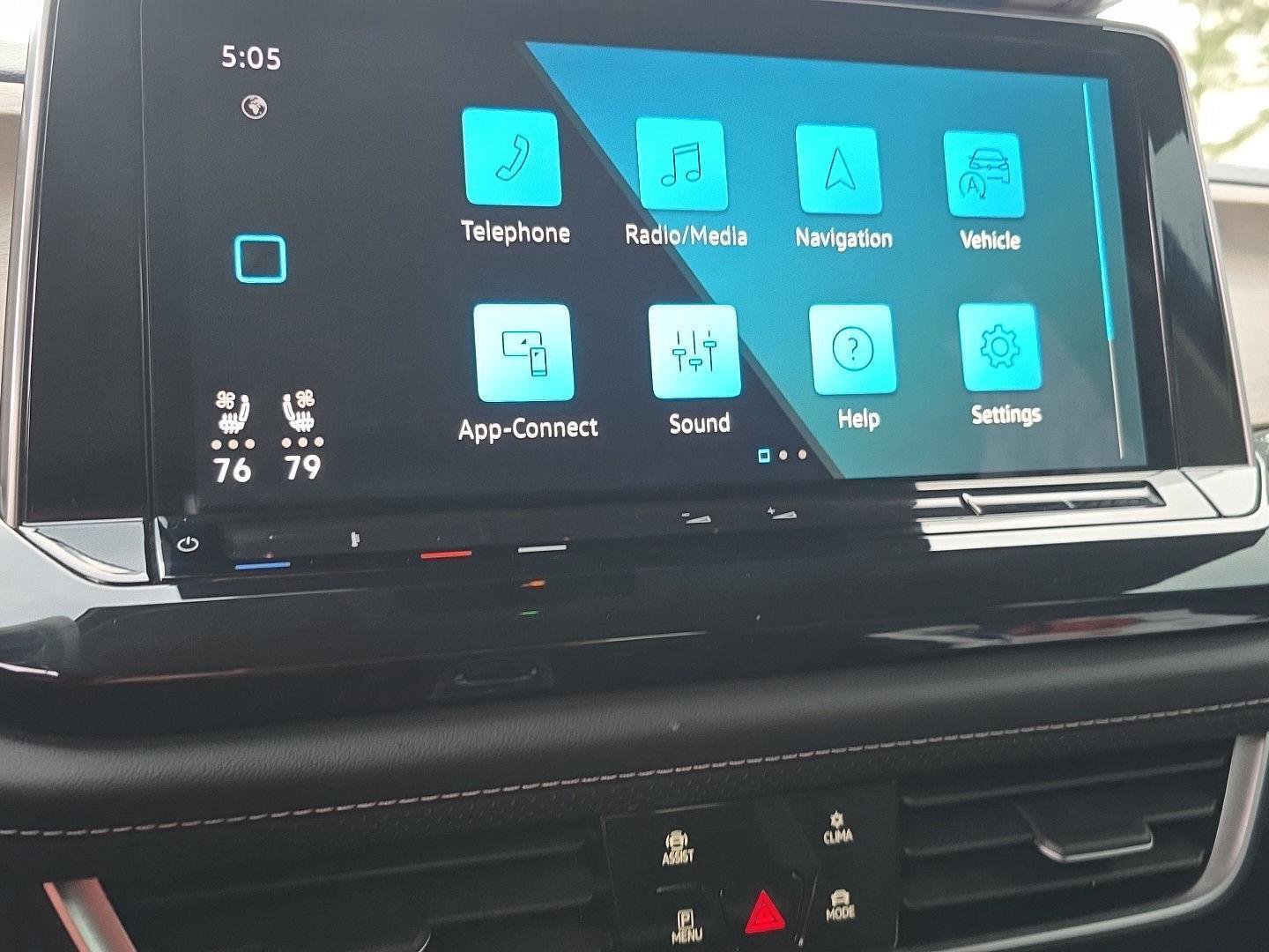 Certified 2025 Volkswagen Atlas SE image 22