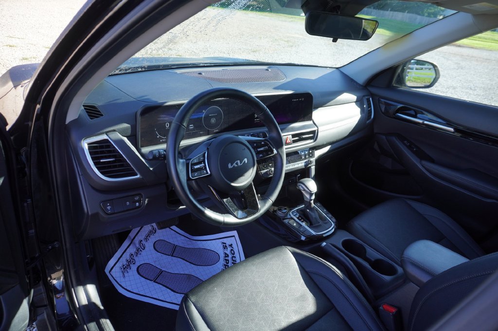 Used 2025 Kia Seltos EX AWD/4WD image 3