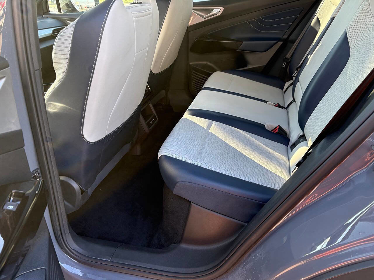 Used 2024 Volkswagen ID.4 Pro S image 9