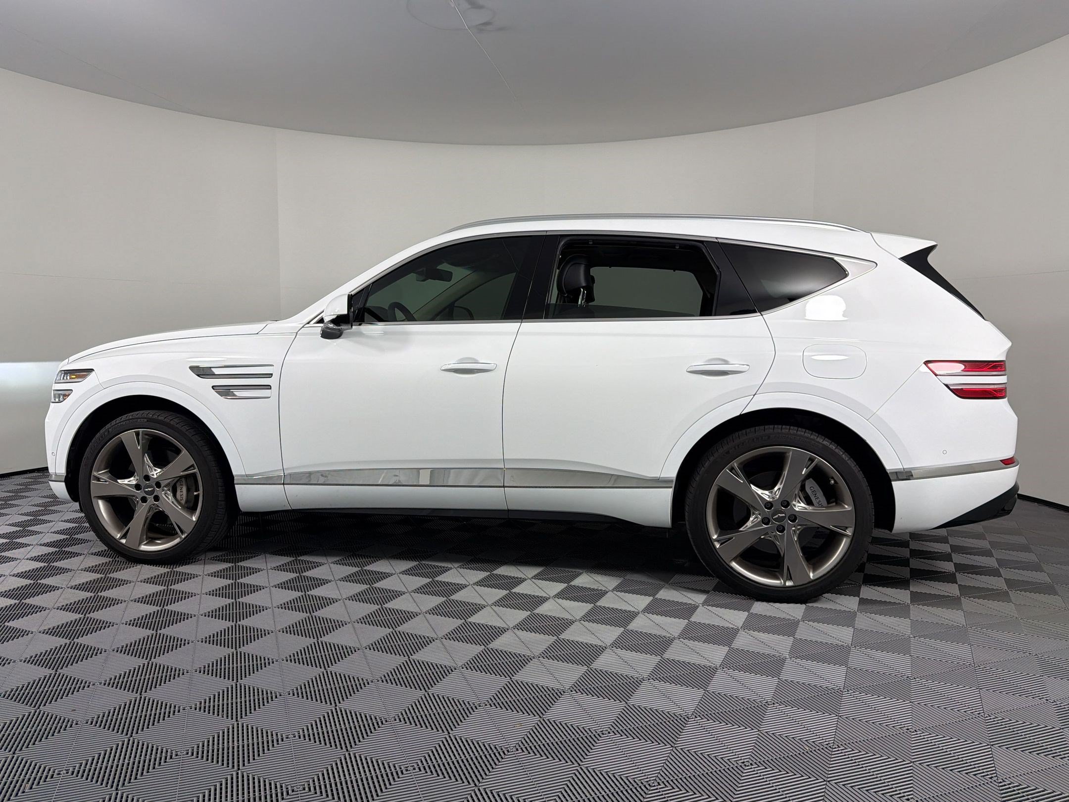 Used 2024 Genesis GV80 3.5T w/ Prestige Package AWD/4WD image 2