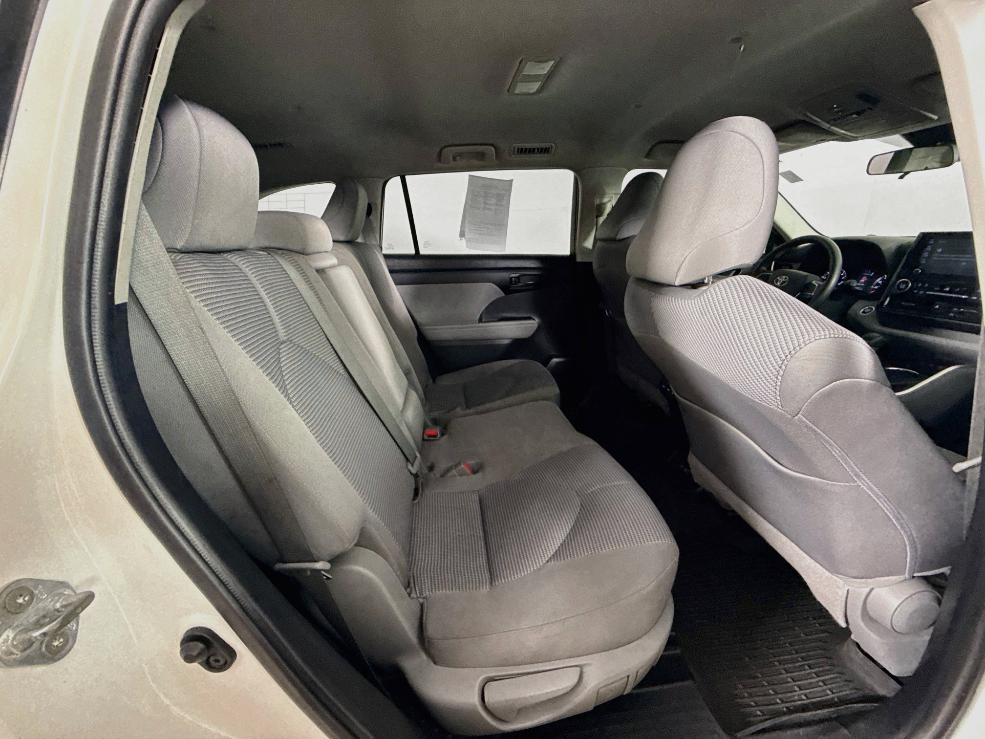 Used 2021 Toyota Highlander L FWD image 34