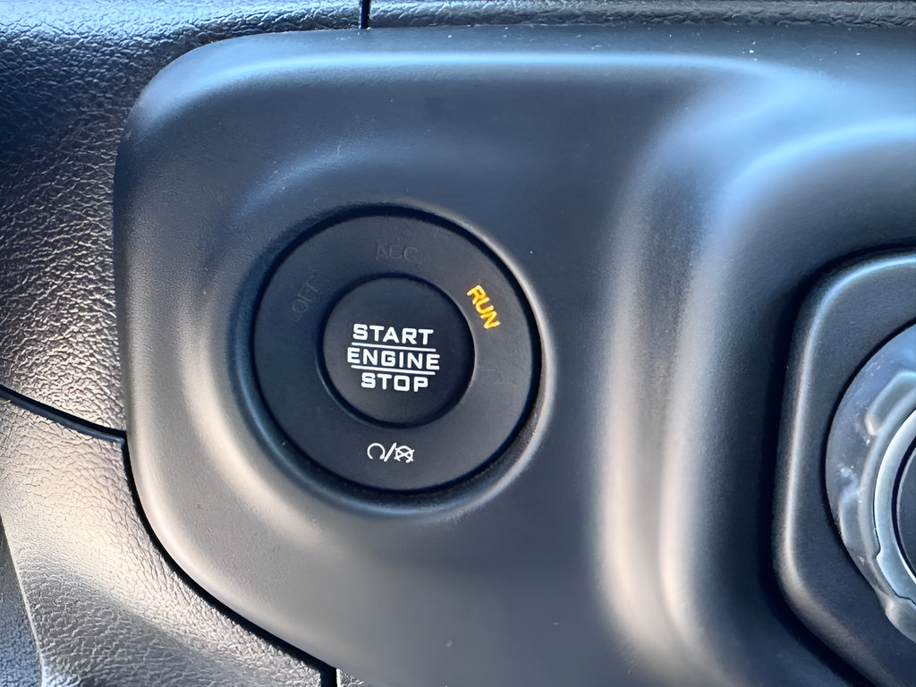 Used 2020 Jeep Wrangler Unlimited Sahara AWD/4WD image 17