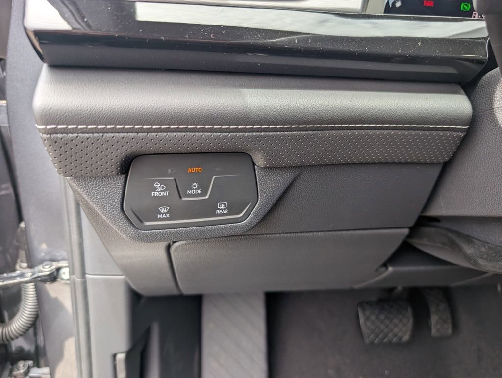 New 2025 Volkswagen Atlas Cross Sport SE image 18