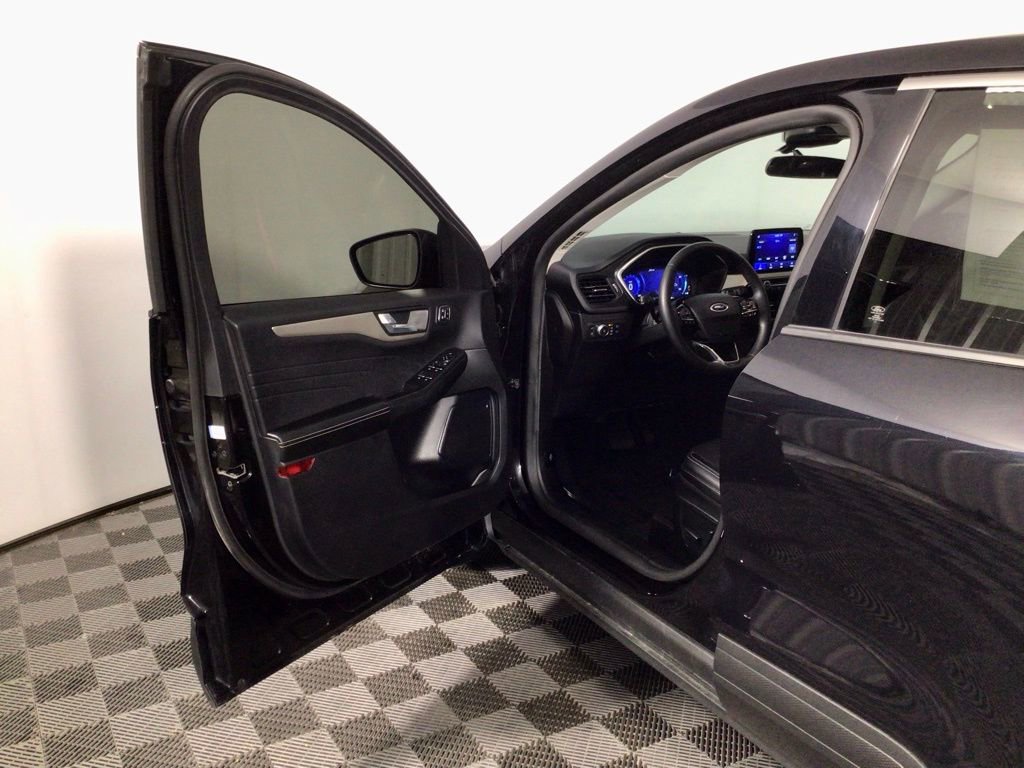 Used 2022 Ford Escape SEL w/ Technology Package image 16