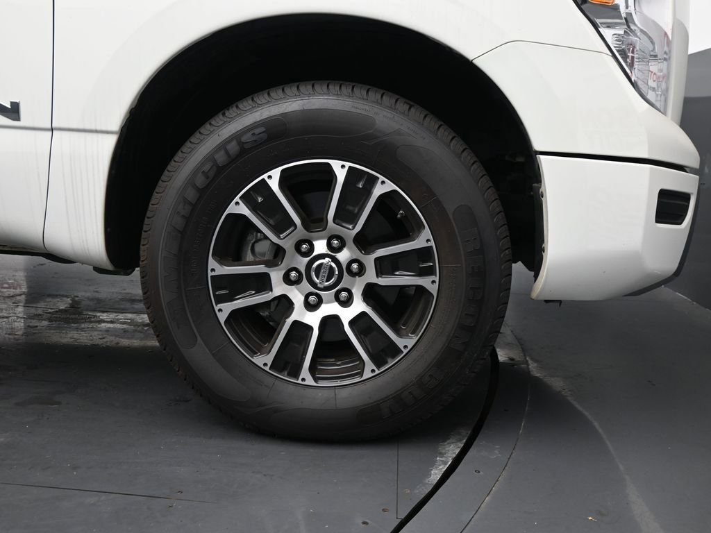 Used 2022 Nissan Titan SV image 11