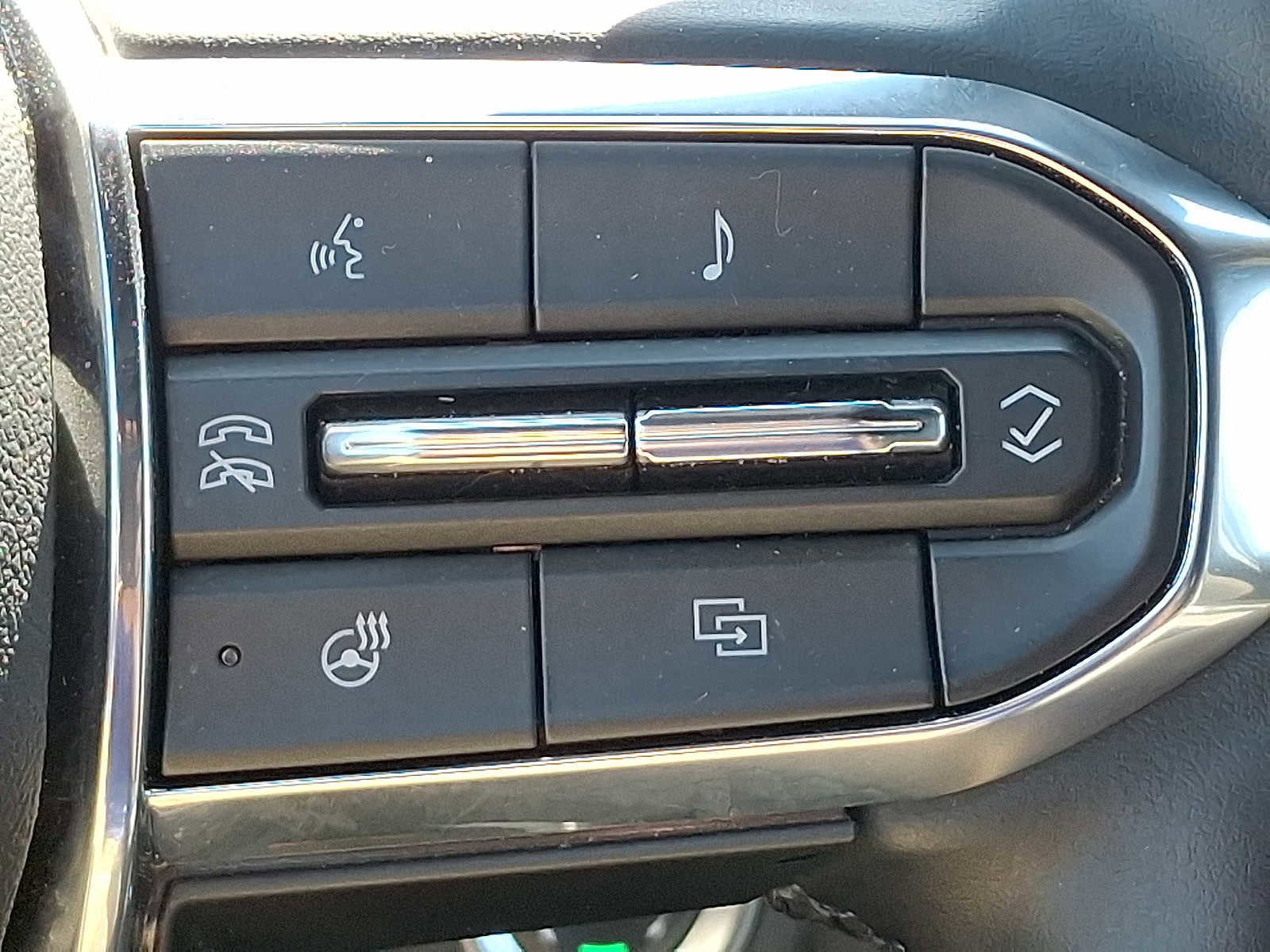 Used 2025 GMC Terrain Elevation image 22