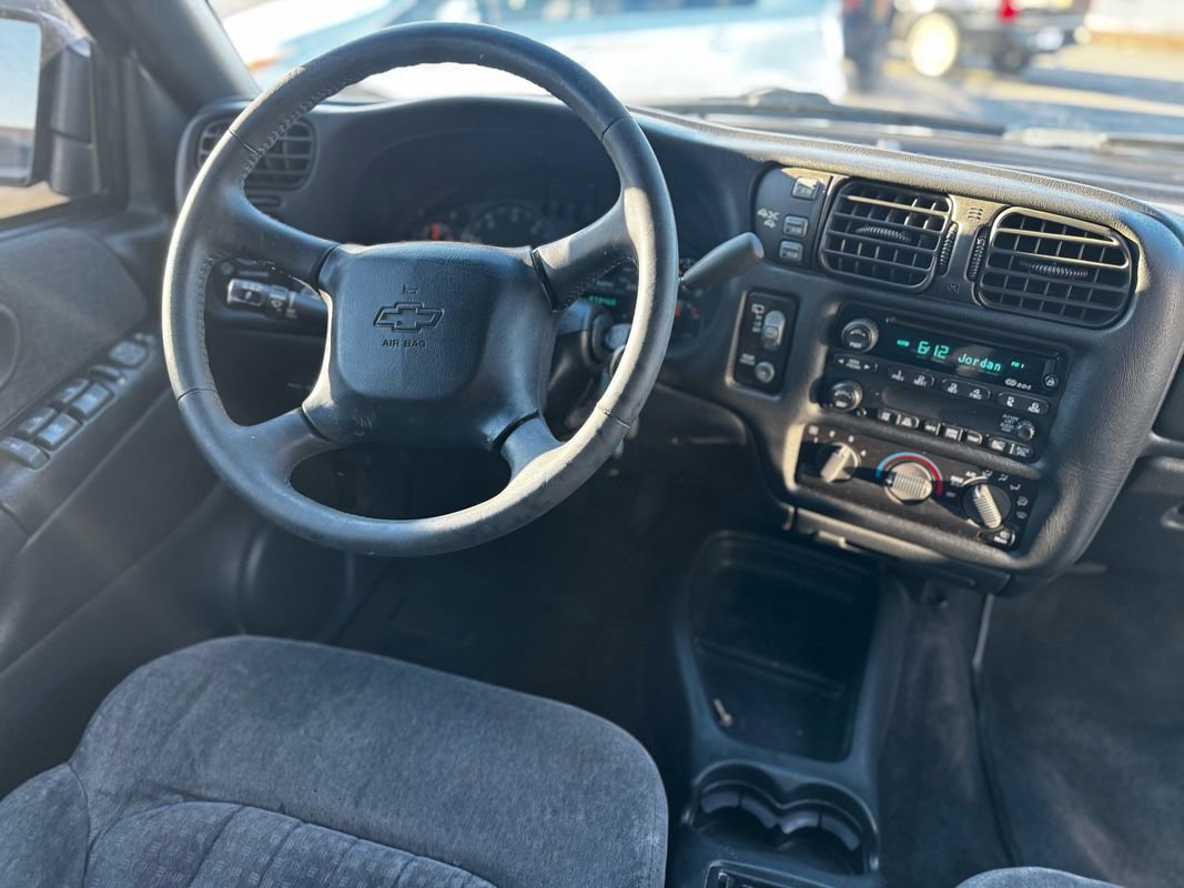 Used 2002 Chevrolet Blazer LS w/ Preferred Equipment Group image 16