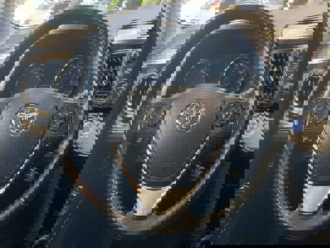 Used 2016 Toyota RAV4 Limited w/ Advanced Technology Package image 17