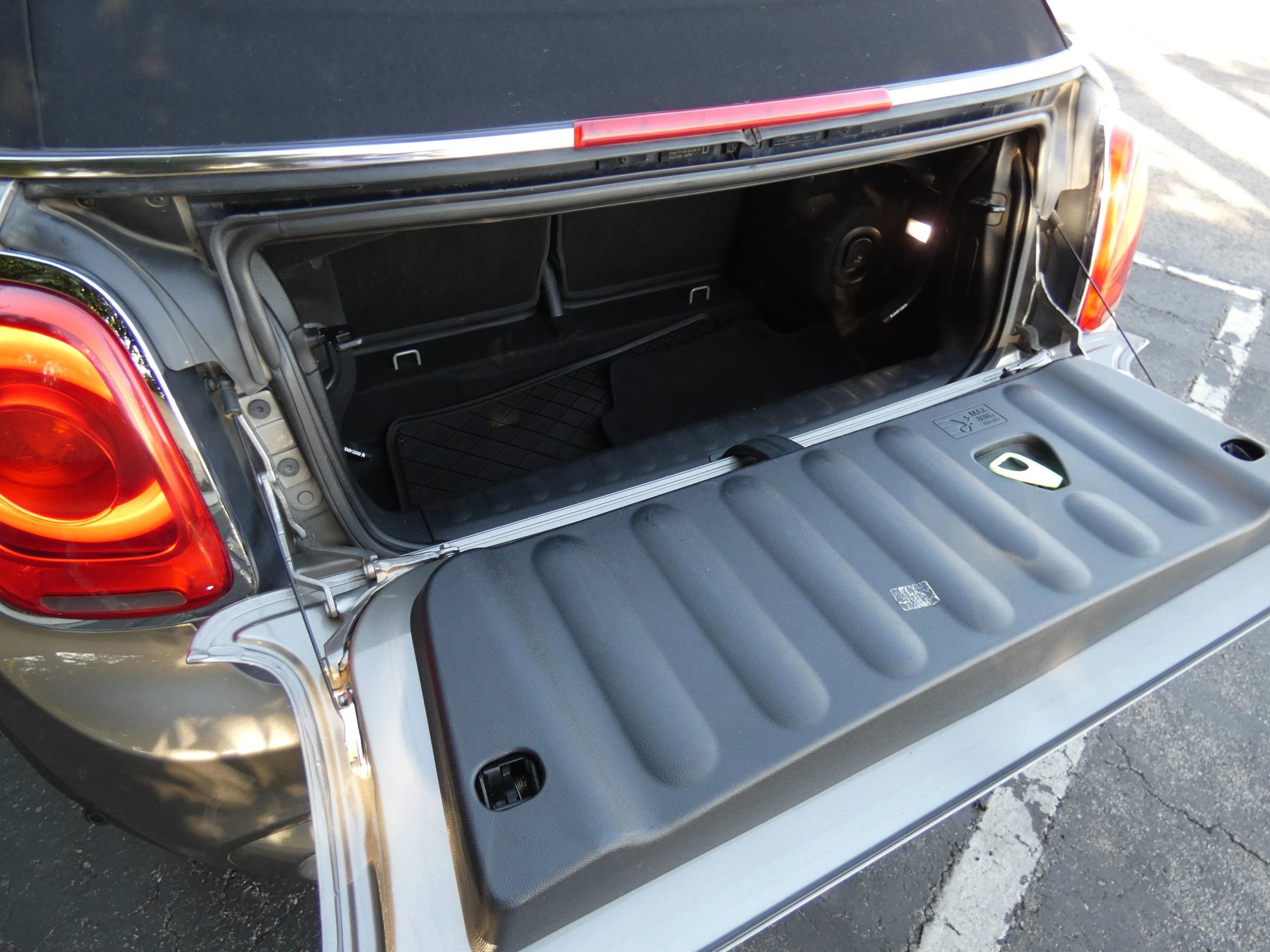 Used 2018 MINI Cooper S w/ Premium Package image 63