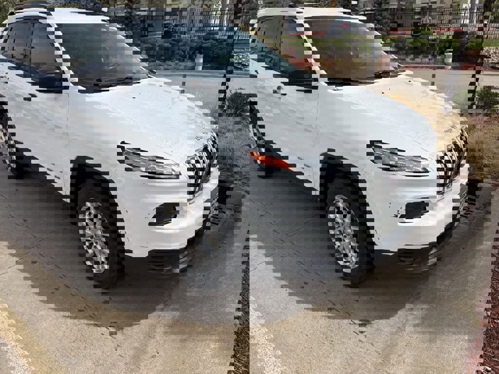 Used 2016 Jeep Cherokee Sport w/ Cold Weather Group image 2