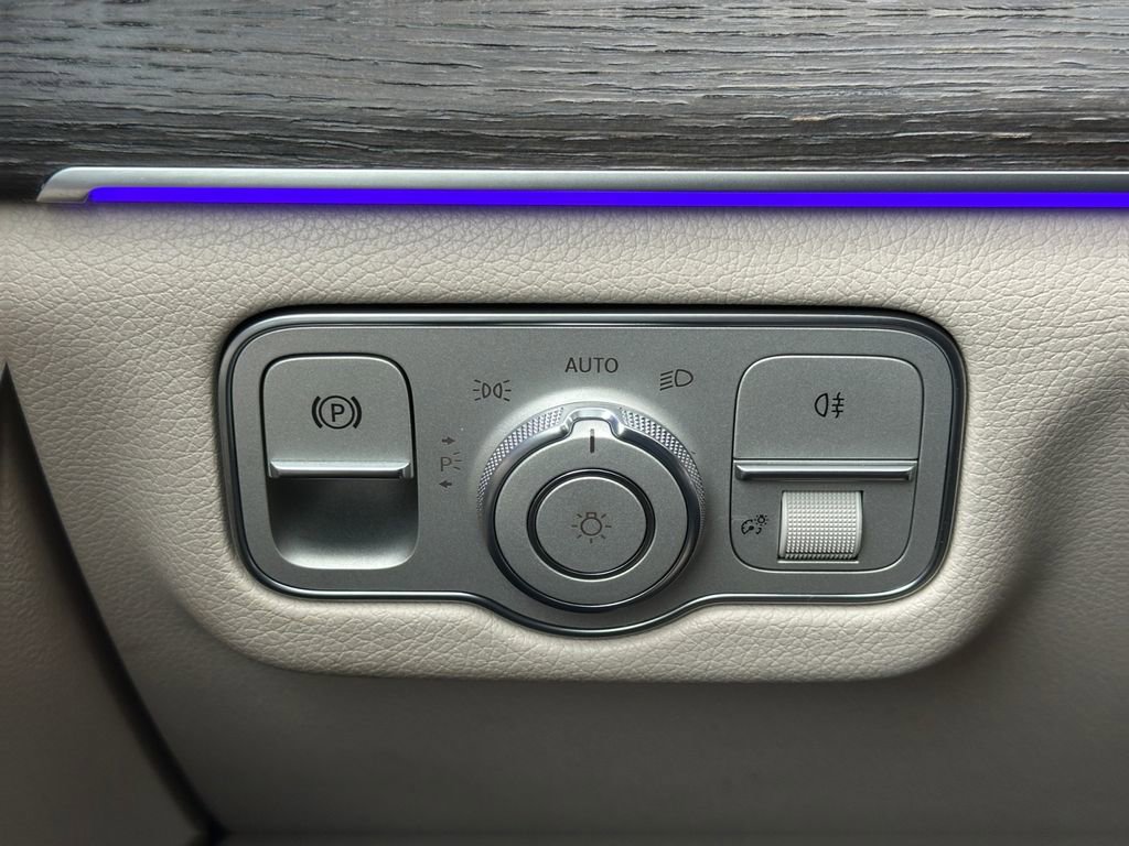 Used 2020 Mercedes-Benz GLE 350 w/ Premium Package image 23