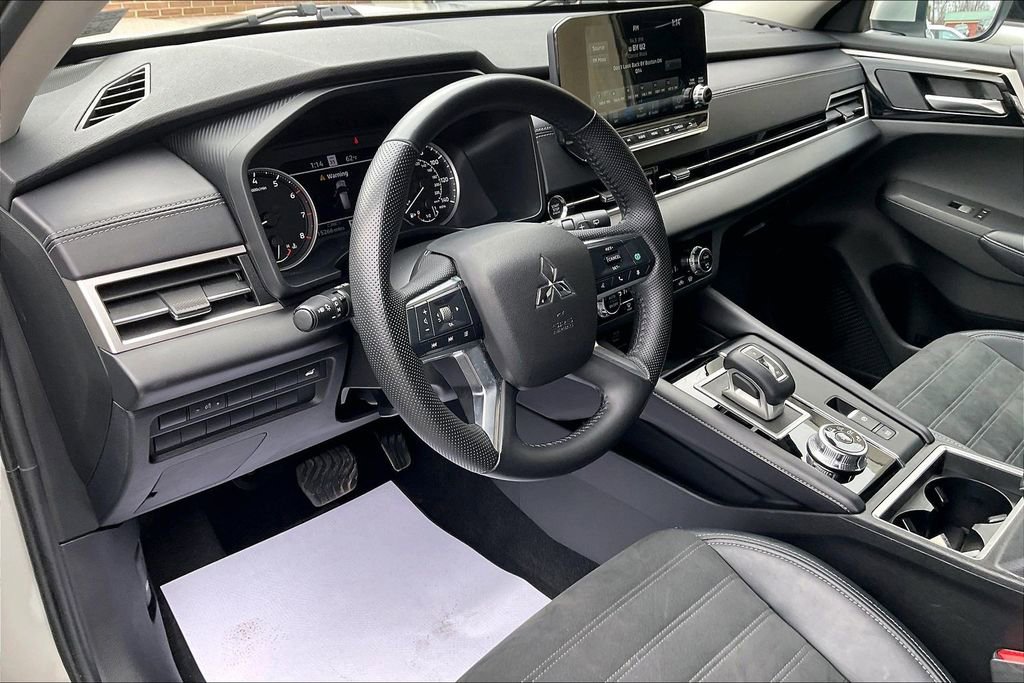 Used 2023 Mitsubishi Outlander SE image 13