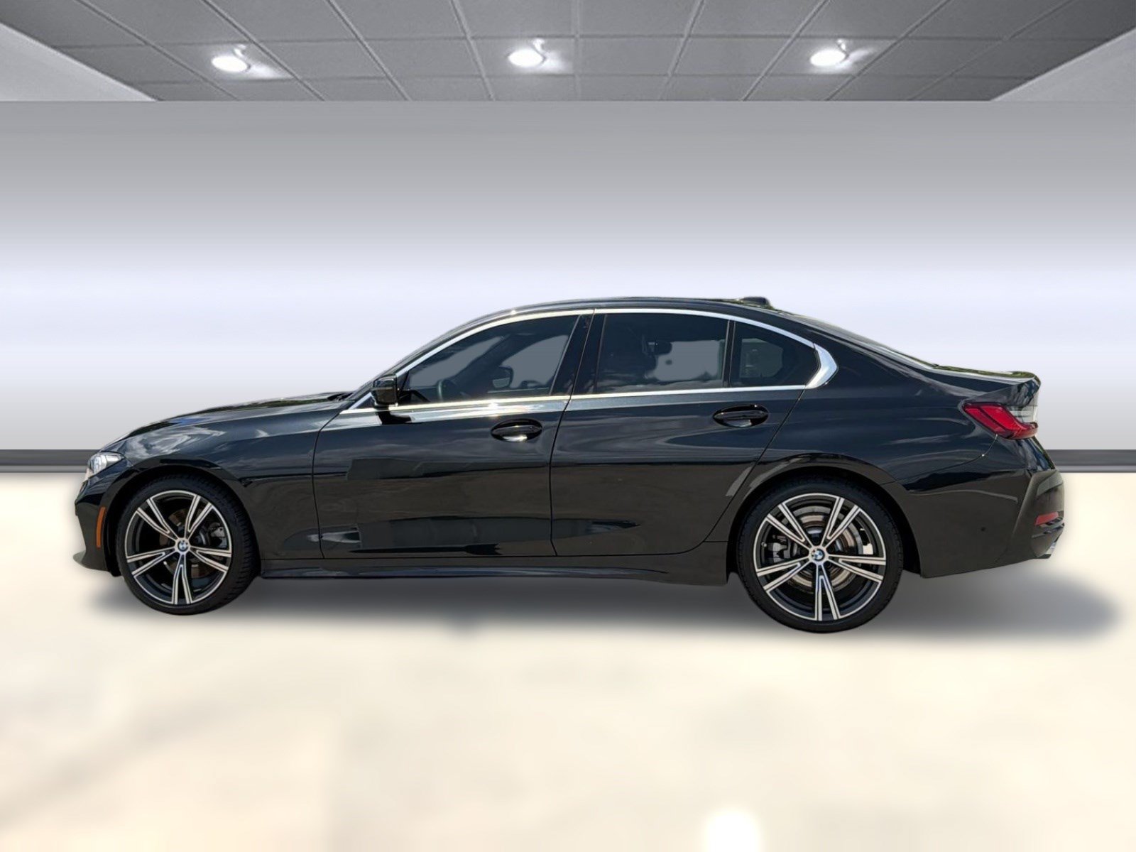Used 2024 BMW 330i Sedan w/ Premium Package RWD image 2