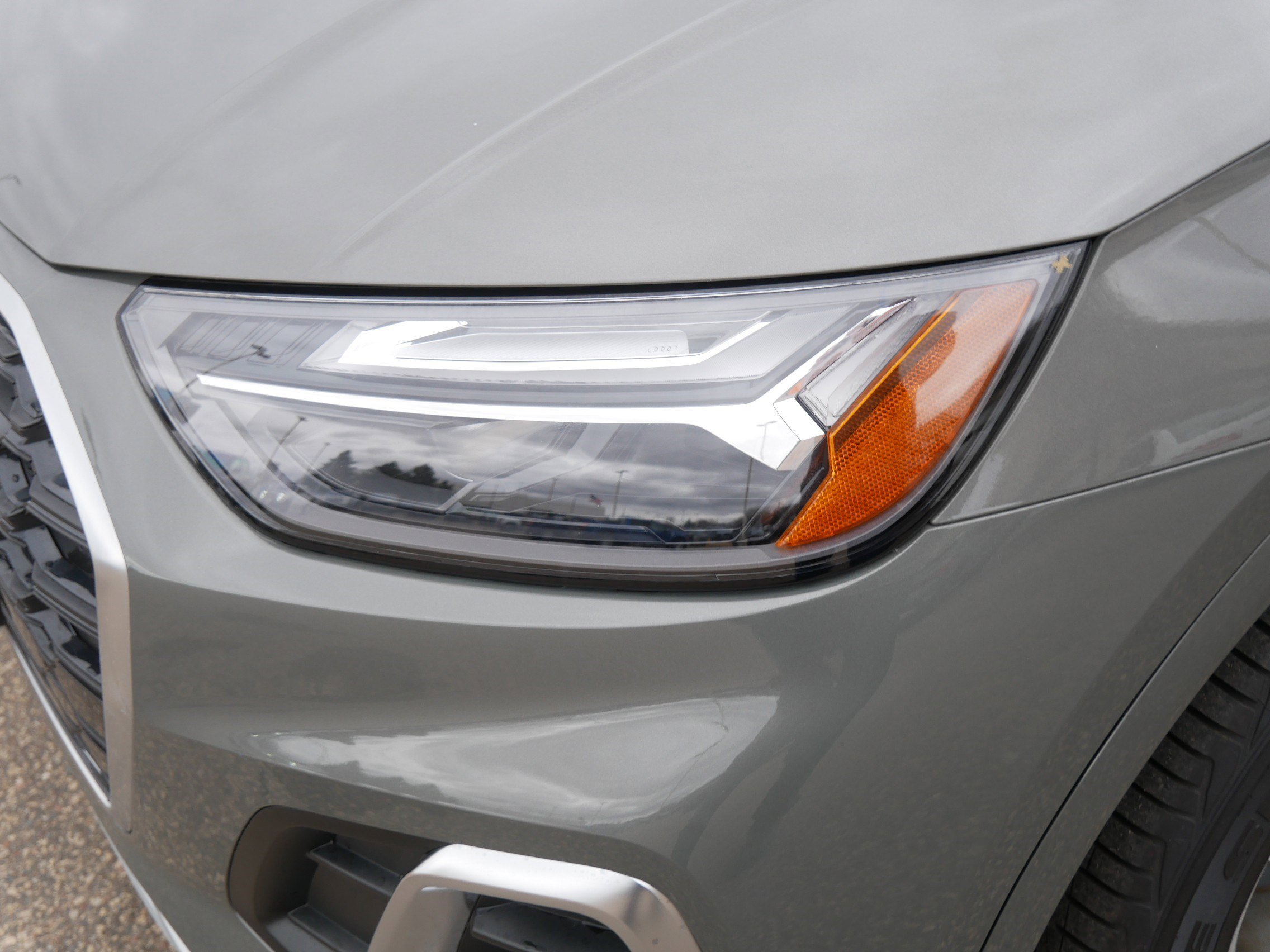 Used 2023 Audi Q5 e Premium w/ Convenience Package image 16