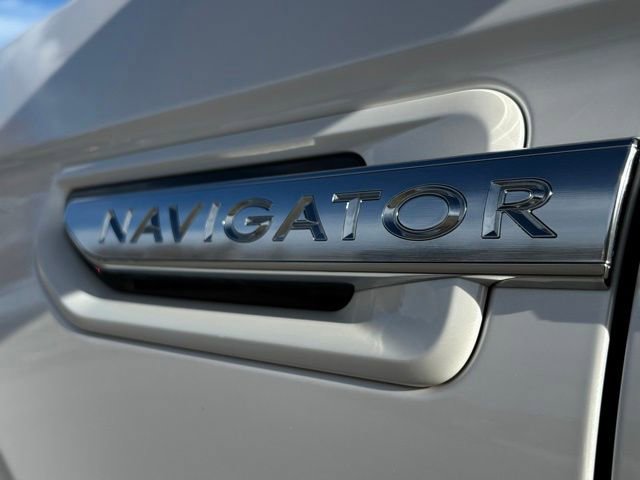 Used 2019 Lincoln Navigator Reserve image 21