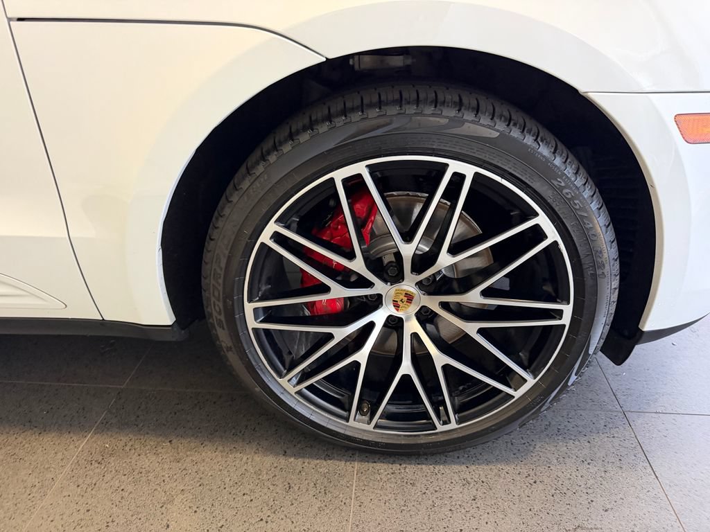 Certified 2024 Porsche Macan S AWD/4WD image 13
