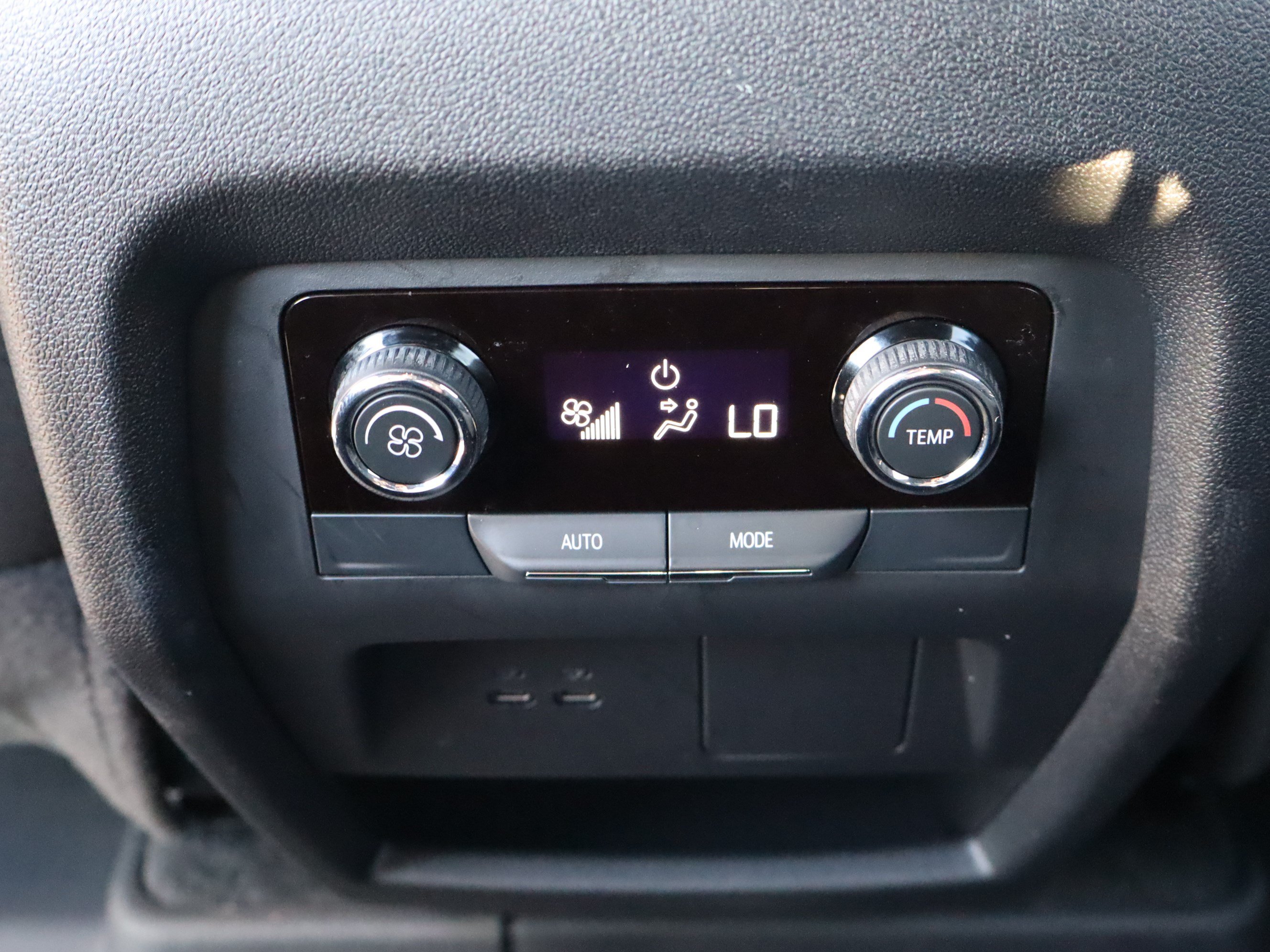 Used 2025 Chevrolet Traverse LT AWD/4WD image 12