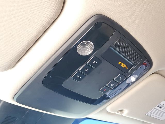 Used 2022 Kia Carnival EX image 28