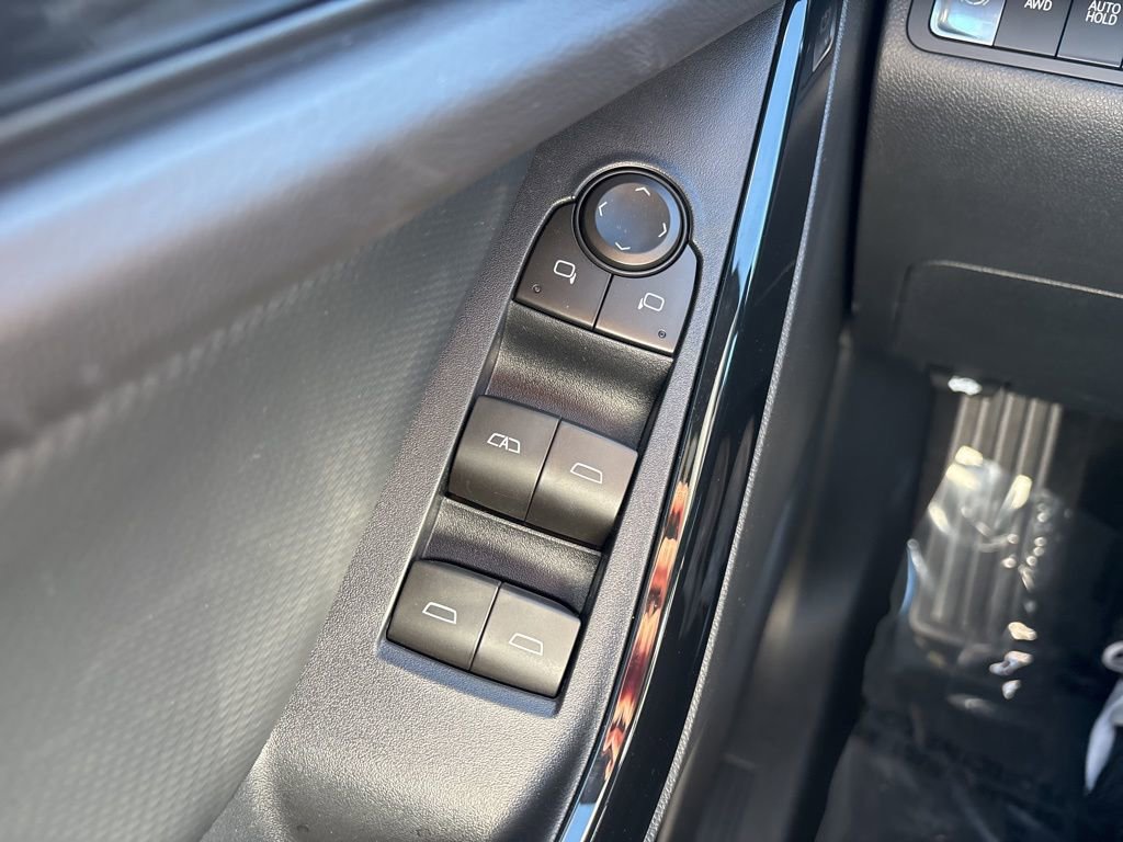 Used 2026 Chevrolet Equinox LT w/ Midnight Edition image 17