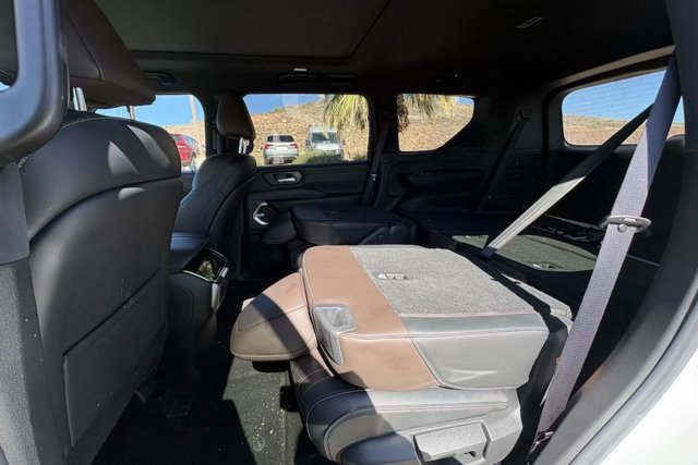 Used 2025 Nissan Armada Platinum Reserve AWD/4WD image 10