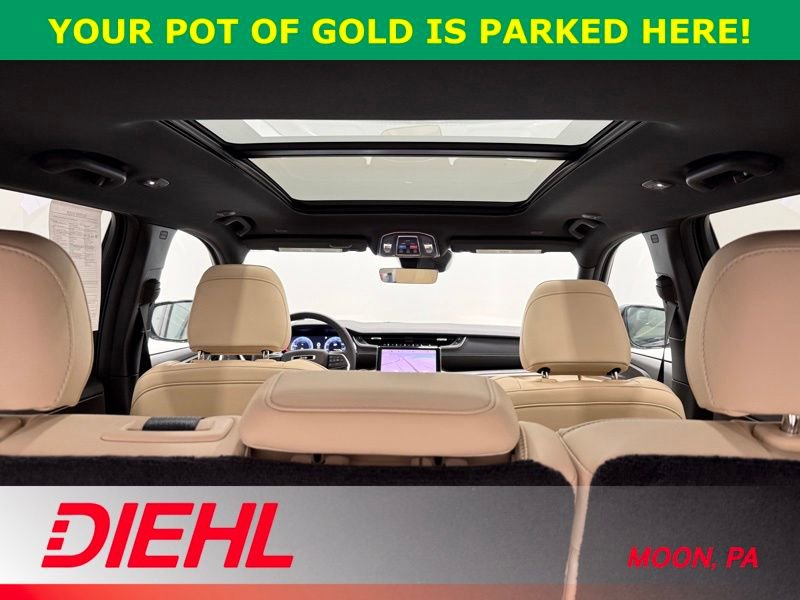 Used 2025 Jeep Grand Cherokee Limited w/ Black Appearance Package image 10