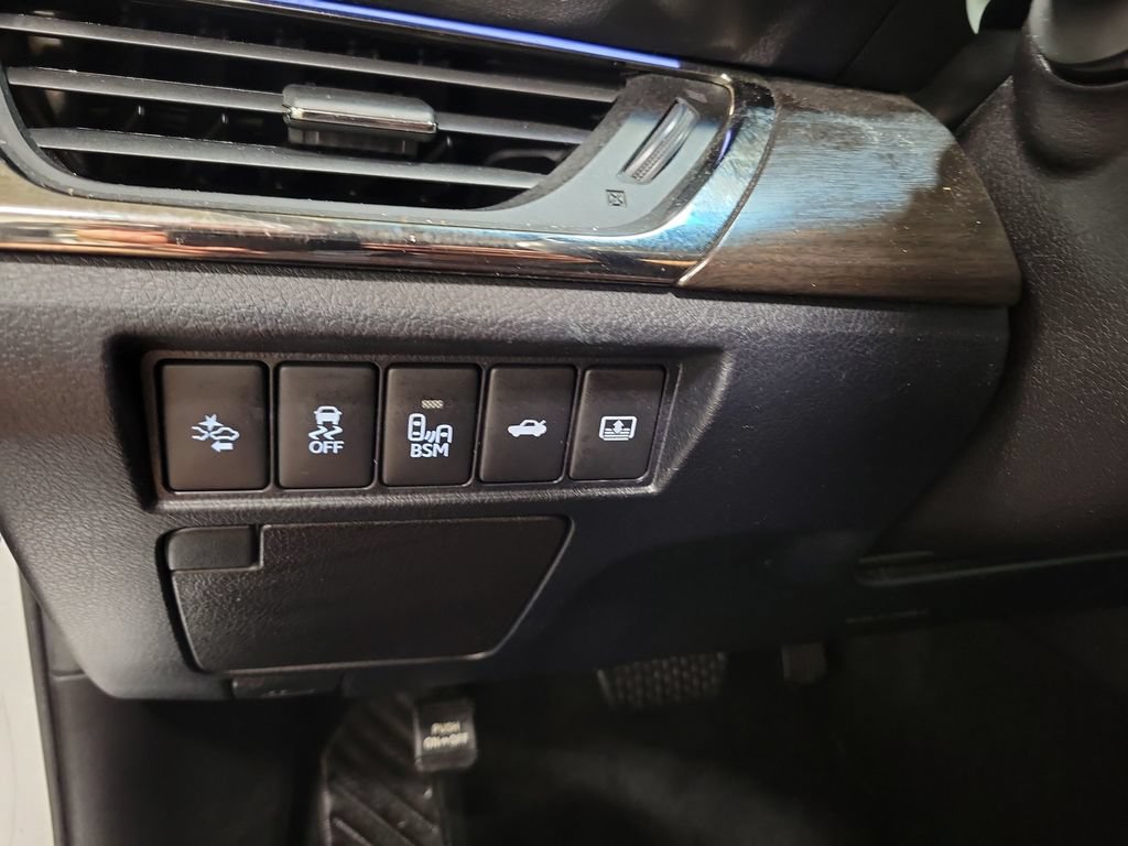 Used 2018 Toyota Avalon Limited w/ All Weather Liner Package FWD image 27