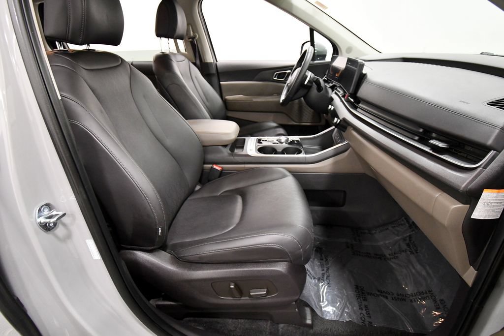 Certified 2026 Kia Carnival EX FWD image 18