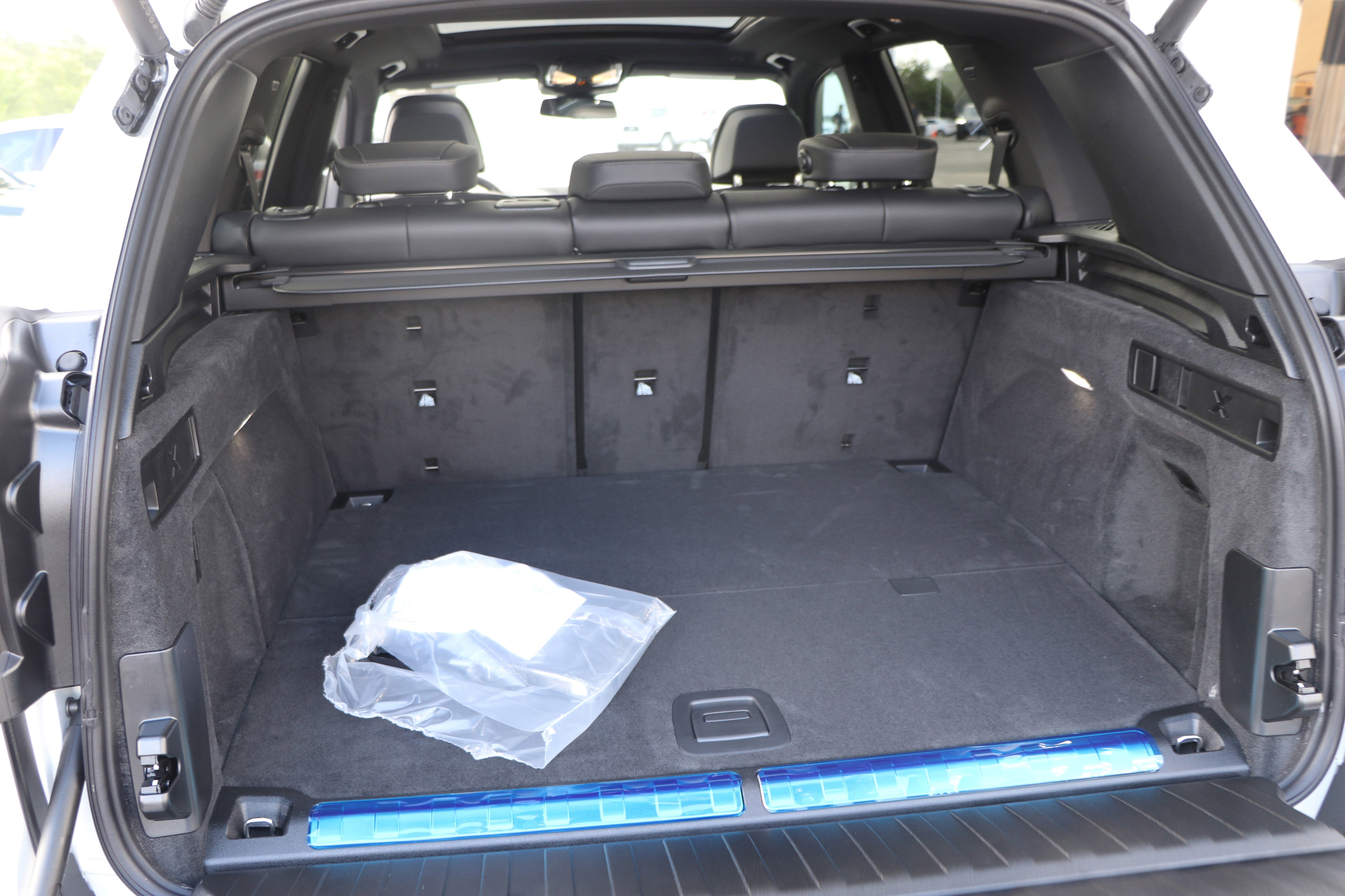 Used 2026 BMW X5 xDrive50e w/ Parking Assistance Package image 37