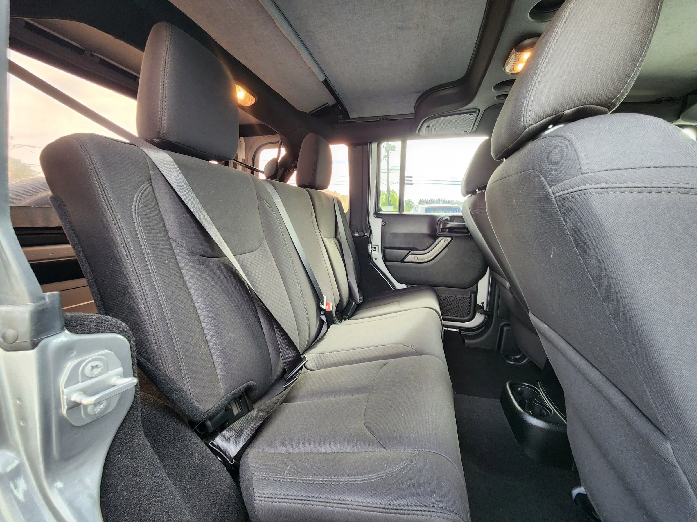 Used 2018 Jeep Wrangler Unlimited Sport S image 38