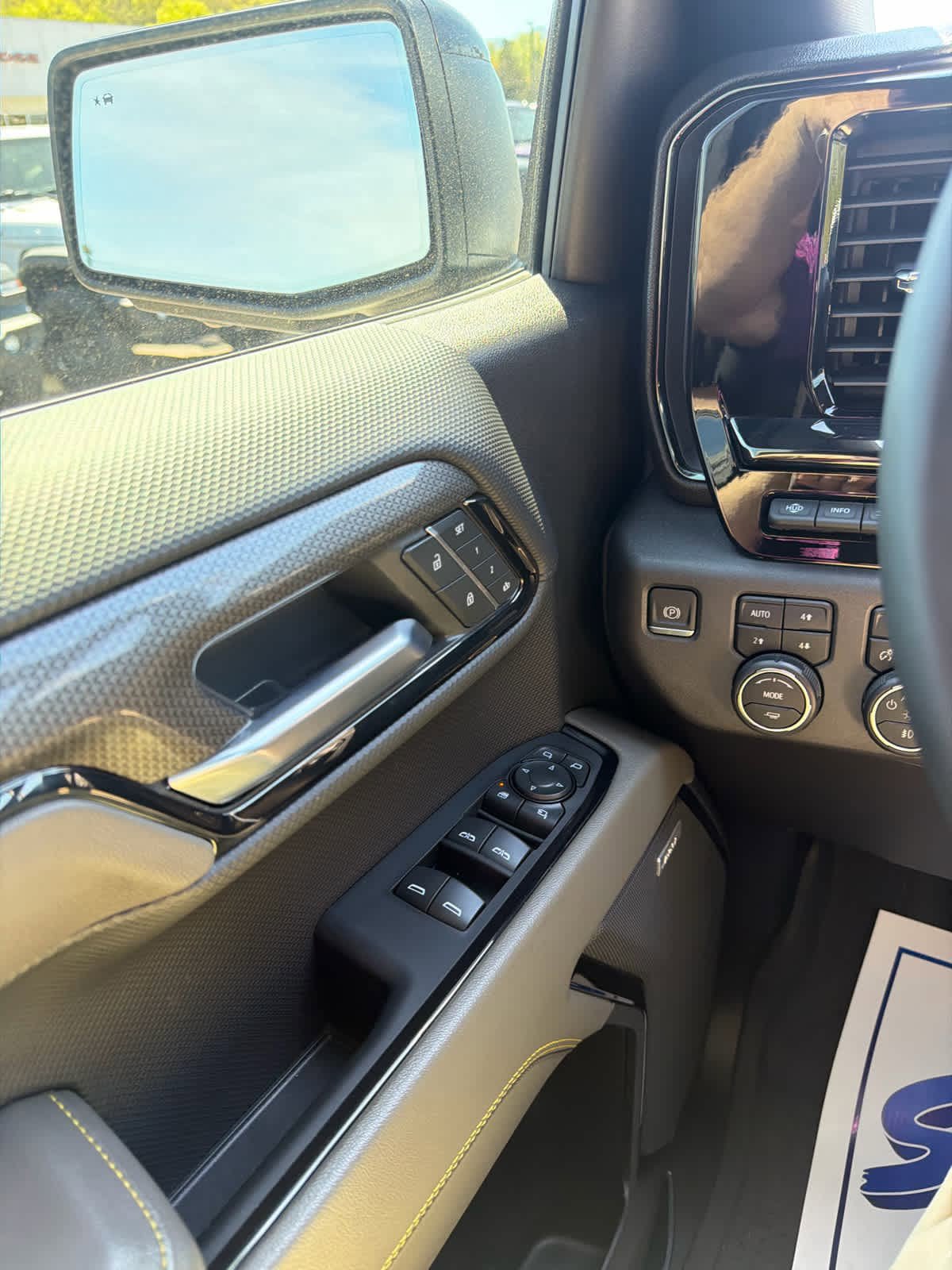 Used 2023 Chevrolet Silverado 1500 ZR2 w/ Technology Package image 18
