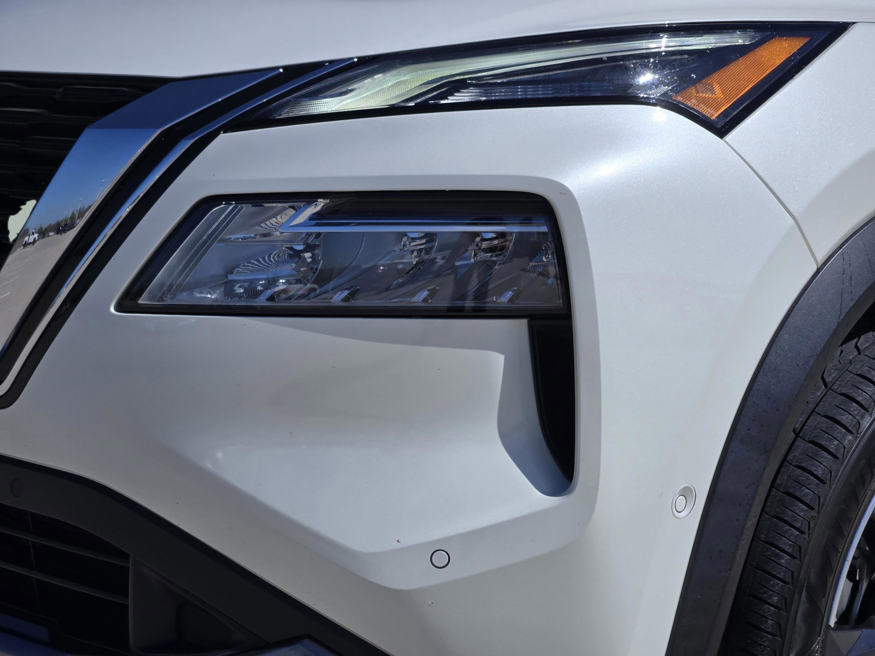 Used 2023 Nissan Rogue SL w/ SL Premium Package image 9