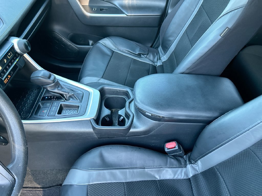 Used 2019 Toyota RAV4 LE FWD image 26
