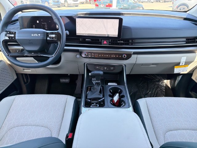 New 2027 Kia Carnival SX w/ Dark Edition Package FWD image 9