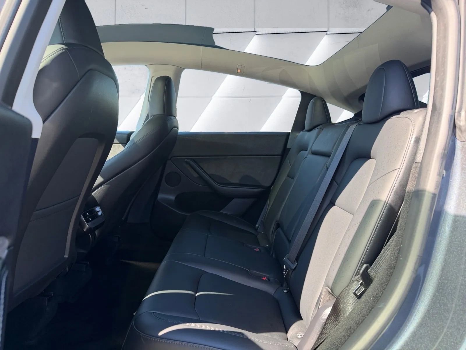 Used 2023 Tesla Model Y Long Range image 18